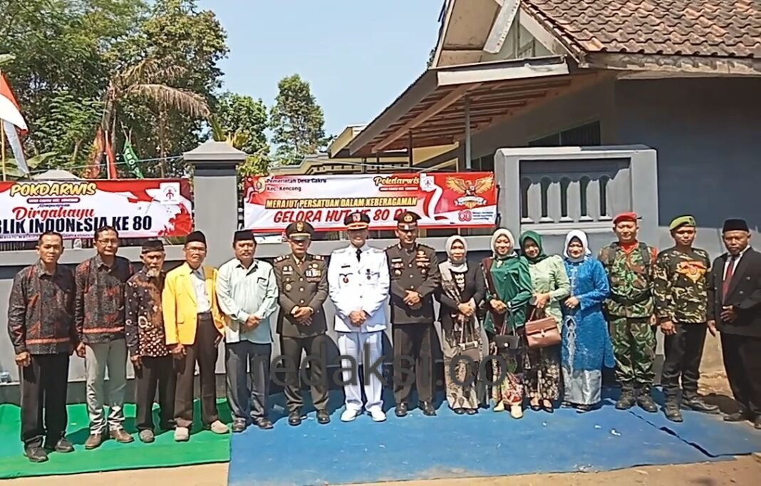 Benteng Jepang Cakru: Dari Khidmat Upacara hingga Riang Joget Kemerdekaan Benteng Jepang Cakru: Dari Khidmat Upacara hingga Riang Joget Kemerdekaan