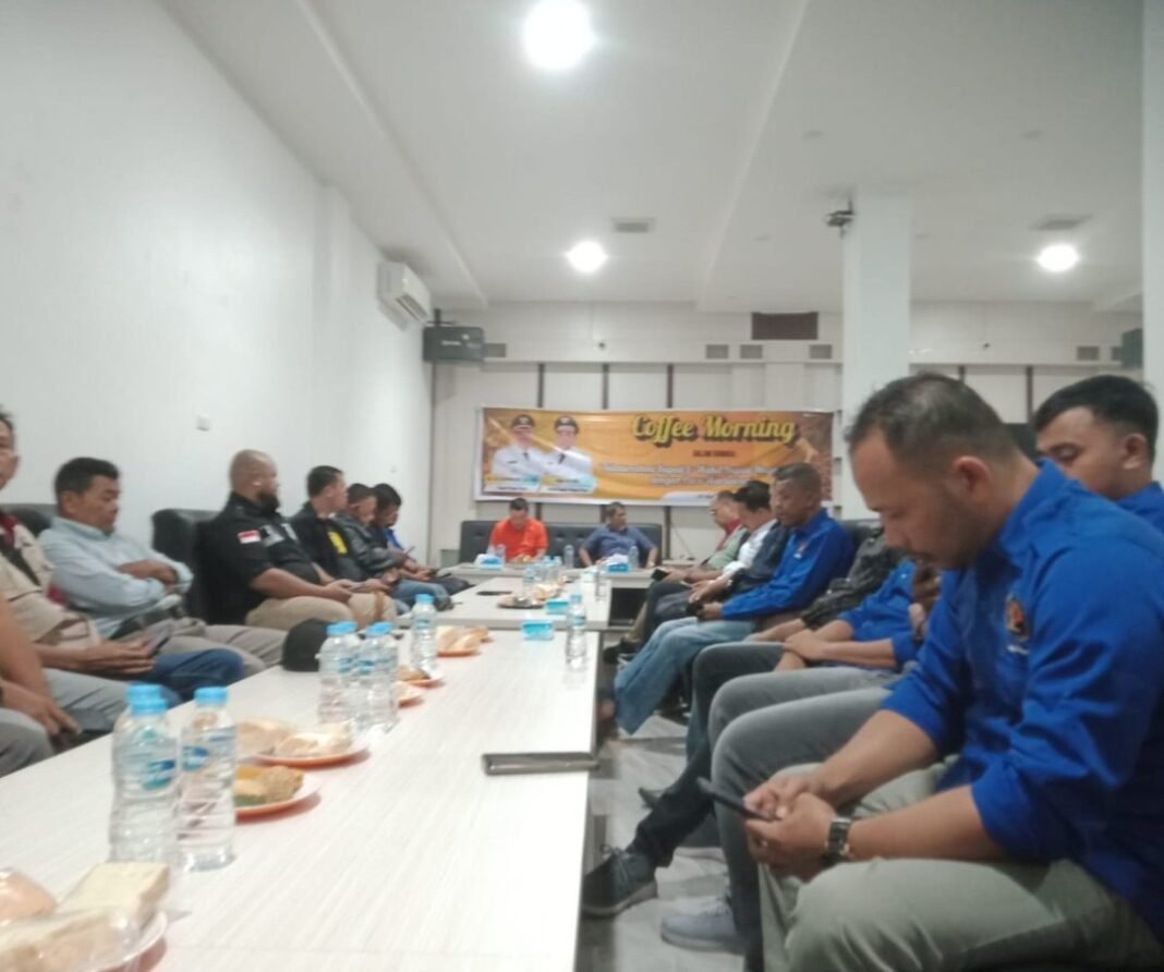 Tingkatkan Kepercayaan Publik,Pemkab Nagan Raya ” Ngopi Bareng Bersama Jurnalis “ Tingkatkan Kepercayaan Publik,Pemkab Nagan Raya ” Ngopi Bareng Bersama Jurnalis “