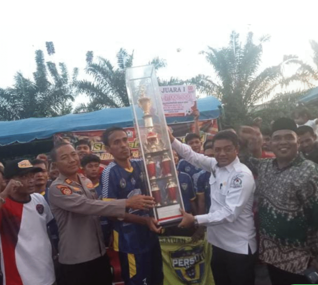 Sepak Bola HUT RI ke 80 Kecamatan Meureubo Berakhir,Persut Jaya Juara Pertama Laga Silaturahmi Sepak Bola HUT RI ke 80 Kecamatan Meureubo Berakhir,Persut Jaya Juara Pertama Laga Silaturahmi
