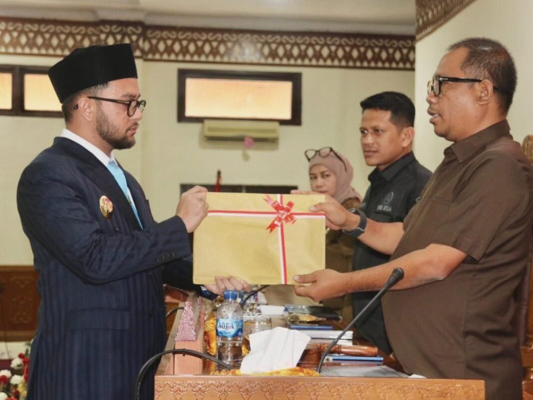 Mewakili Bupati,Said Fadheil Hadiri Rapat Pembahasan Dan Penetapan Qanun Aceh Barat Tahun 2025 Mewakili Bupati,Said Fadheil Hadiri Rapat Pembahasan Dan Penetapan Qanun Aceh Barat Tahun 2025