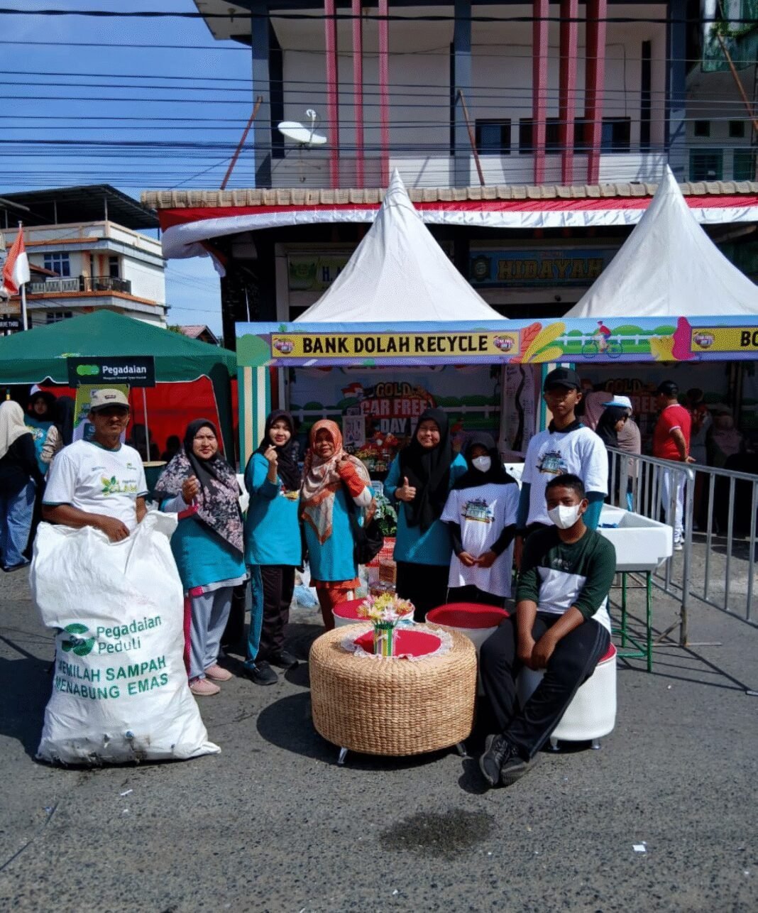 Bank Sampah Dolah Recycle Berikhtiar Bersihkan Sampah Di Setiap Event Car Fre Day Berlangsung Bank Sampah Dolah Recycle Berikhtiar Bersihkan Sampah Di Setiap Event Car Fre Day Berlangsung