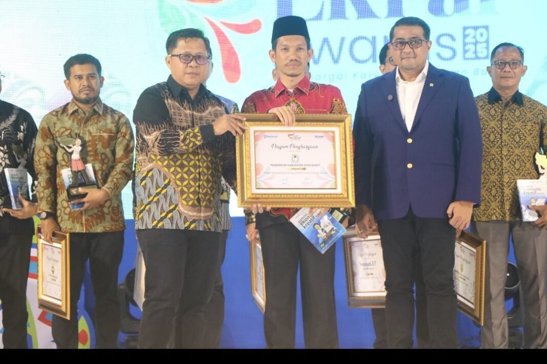 Aceh Barat Terima Penghargaan Serambi Ekraf Awards 2025 Aceh Barat Terima Penghargaan Serambi Ekraf Awards 2025
