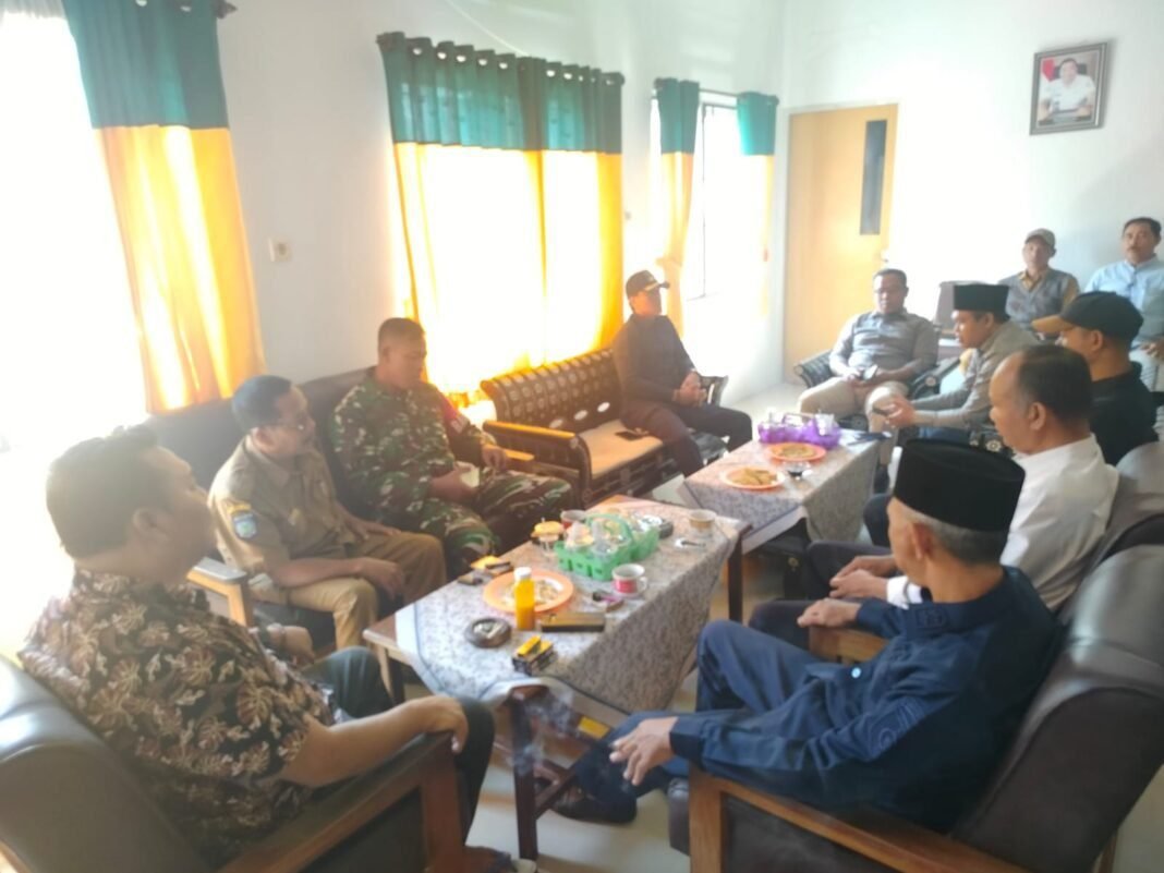 RAPAT FORKOPIMCAM KURIPAN, KADES HASBI TEGASKAN KOMITMEN JAGA KONDUSIFITAS WILAYAH RAPAT FORKOPIMCAM KURIPAN, KADES HASBI TEGASKAN KOMITMEN JAGA KONDUSIFITAS WILAYAH