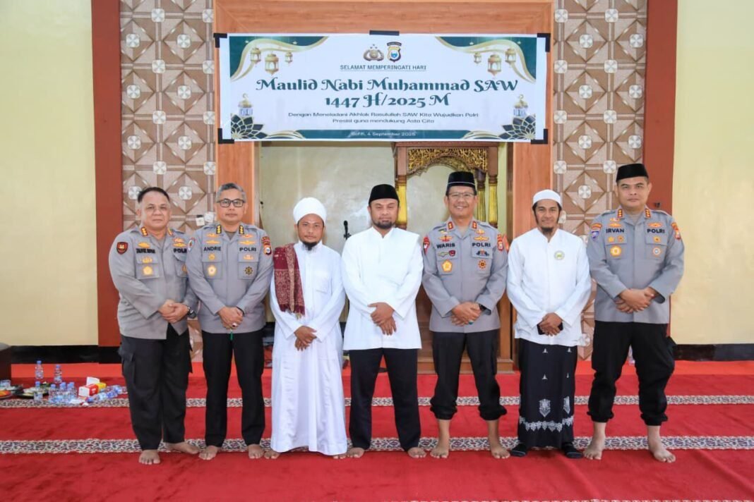 Polda Maluku Utara Laksanakan Peringatan Maulid Nabi Besar Muhammad SAW Tahun 1447 H/2025 M* Polda Maluku Utara Laksanakan Peringatan Maulid Nabi Besar Muhammad SAW Tahun 1447 H/2025 M*
