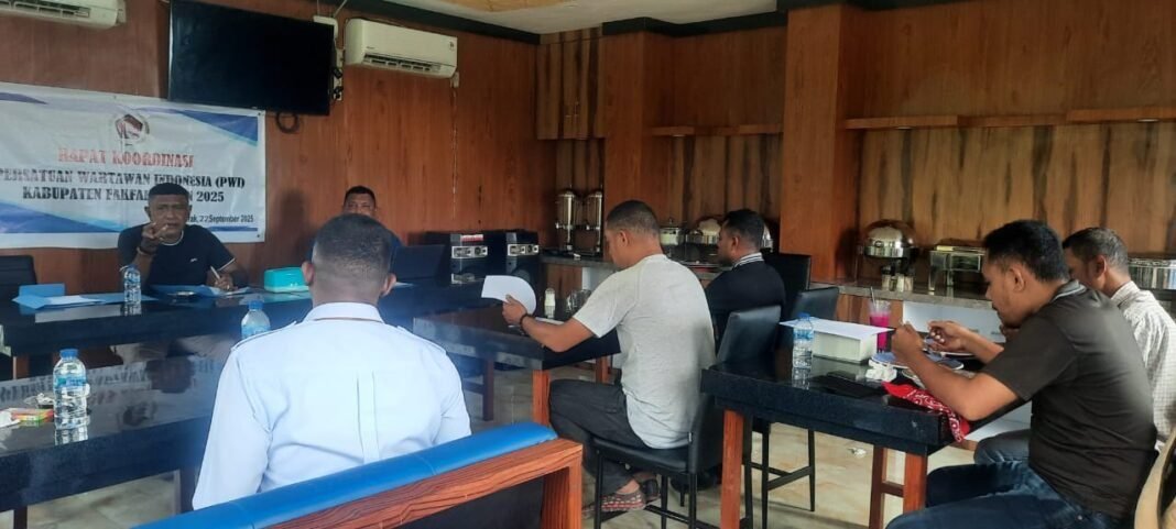 PWI Kabupaten Fakfak Gelar Rapat Koordinasi : Perkuat Komitmen dan Bangun Citra Positif Lembaga. PWI Kabupaten Fakfak Gelar Rapat Koordinasi : Perkuat Komitmen dan Bangun Citra Positif Lembaga.