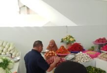 Kunjungi Pasar Rakyat Tumburuni, Bupati Temukan Sayur dan Bumbu Dapur Banyak Berasal dari Luar.