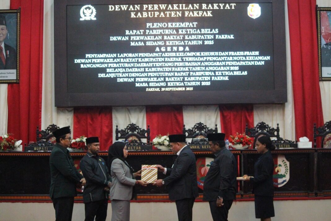 APBD Perubahan 2025 Fakfak Resmi Disahkan, Eksekutif-Legislatif Sepakat Jaga Arah Pembangunan APBD Perubahan 2025 Fakfak Resmi Disahkan, Eksekutif-Legislatif Sepakat Jaga Arah Pembangunan
