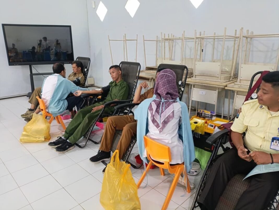 PMR SMKN 2 Jember Donor Darah Rutin, Sumbang 25 Kantong Darah PMR SMKN 2 Jember Donor Darah Rutin, Sumbang 25 Kantong Darah