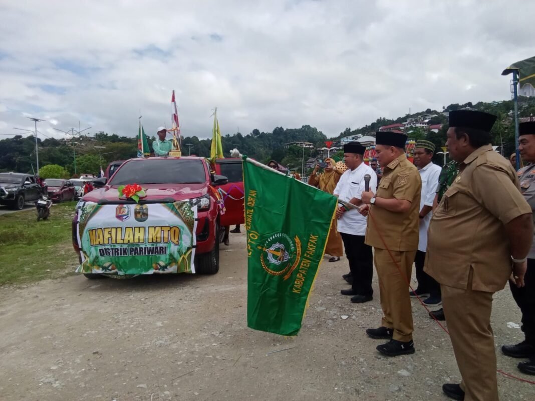 Lepas Peserta Pawai Ta’aruf, Bupati : Jaga Nama Baik Distrik Masing Masing. Lepas Peserta Pawai Ta’aruf, Bupati : Jaga Nama Baik Distrik Masing Masing.