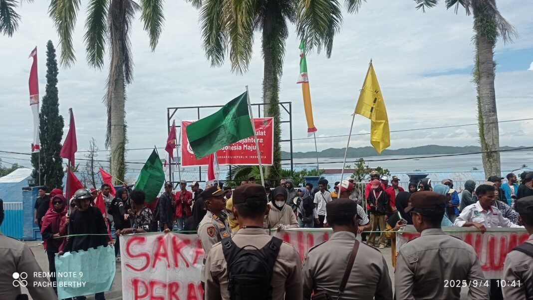Mahasiswa Cipayung Plus Fakfak Gelar Aksi Damai Usung 10 Poin Penting Mahasiswa Cipayung Plus Fakfak Gelar Aksi Damai Usung 10 Poin Penting