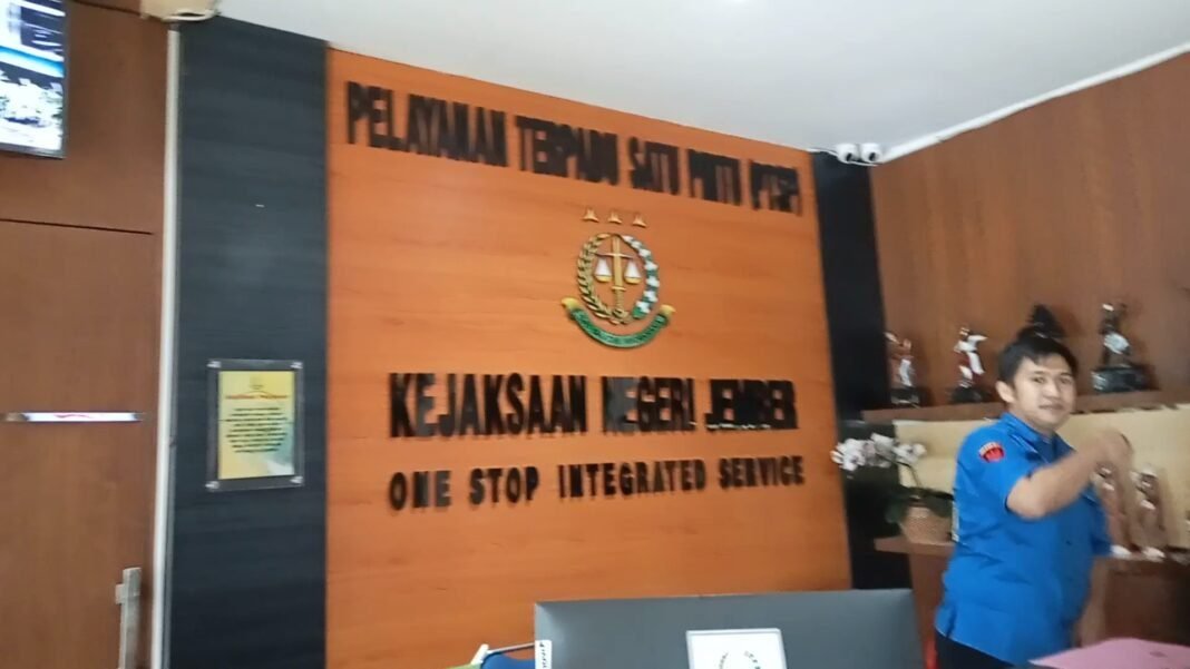 Sucipto, Kades Kesilir, Resmi Dilaporkan atas Dugaan Pemalsuan Tanda Tangan Sewa TKD Sucipto, Kades Kesilir, Resmi Dilaporkan atas Dugaan Pemalsuan Tanda Tangan Sewa TKD
