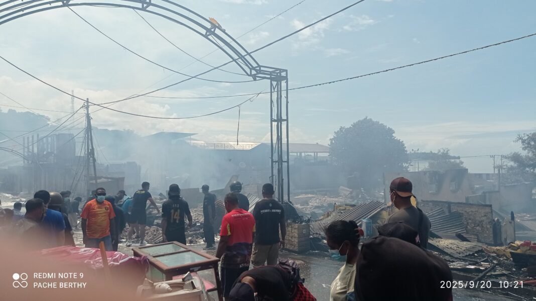 Lebih Dari 5 Toko Dilahap si Jago Merah : Kerugian Mencapai Puluhan Juta Rupiah. Lebih Dari 5 Toko Dilahap si Jago Merah : Kerugian Mencapai Puluhan Juta Rupiah.