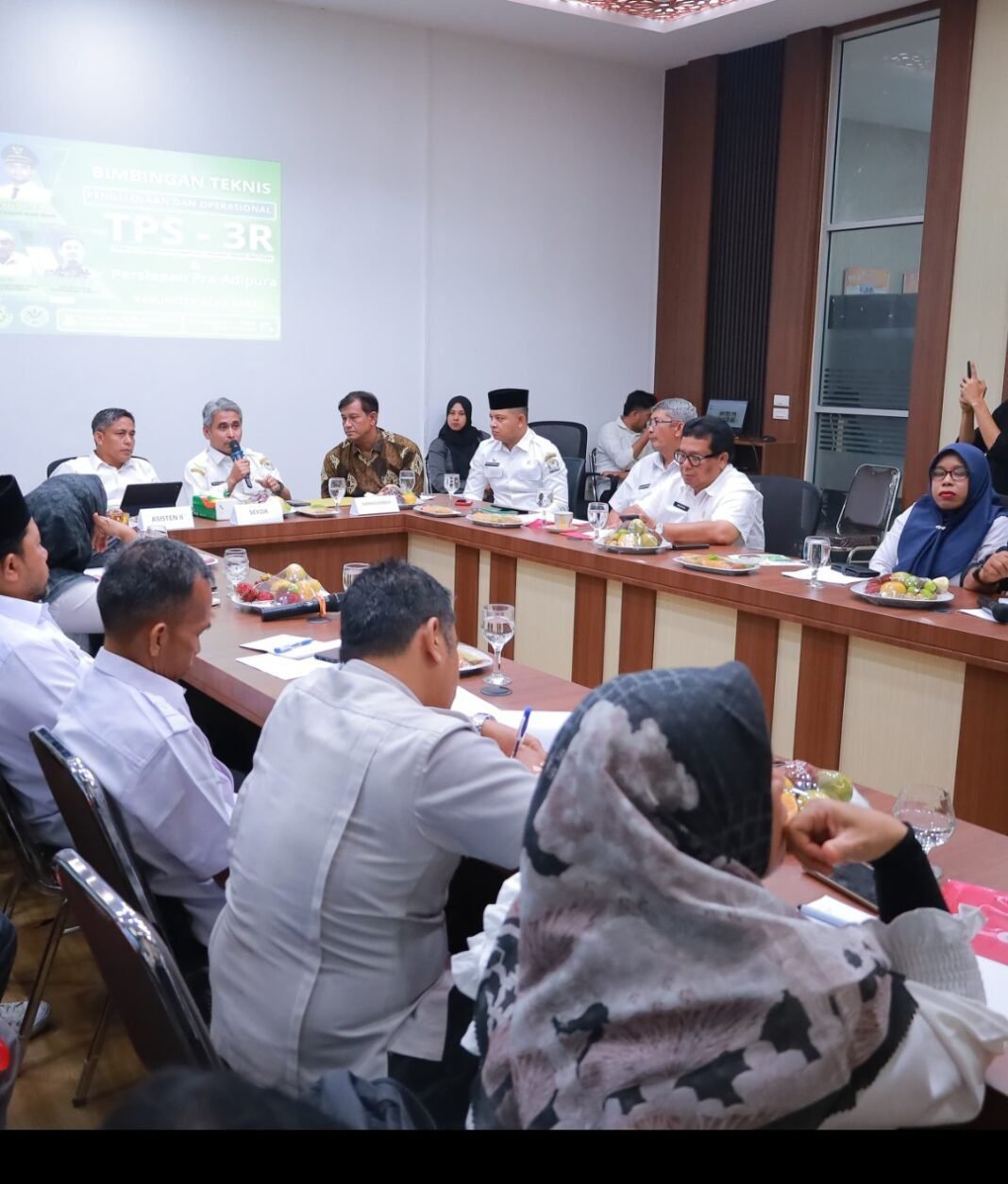 Pemkab Gelar Bimtek Pengelolaan Operasional Tempat Pengelolaan Sampah,Reduce-Reuse-Recycle (TPS-3R) Pemkab Gelar Bimtek Pengelolaan Operasional Tempat Pengelolaan Sampah,Reduce-Reuse-Recycle (TPS-3R)