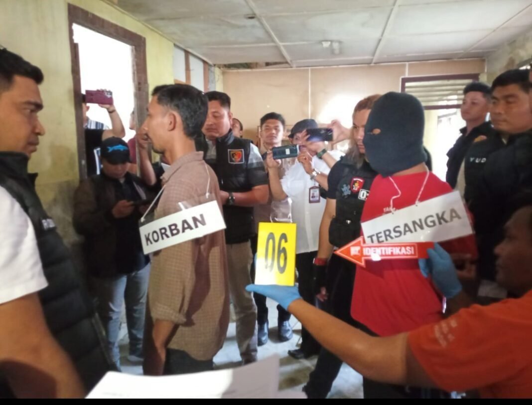 Polres Aceh Barat Gelar Rekonstruksi Kasus Pembunuhan Di Lrg Kuini,13 Adegan Diperagakan Tersangka Polres Aceh Barat Gelar Rekonstruksi Kasus Pembunuhan Di Lrg Kuini,13 Adegan Diperagakan Tersangka