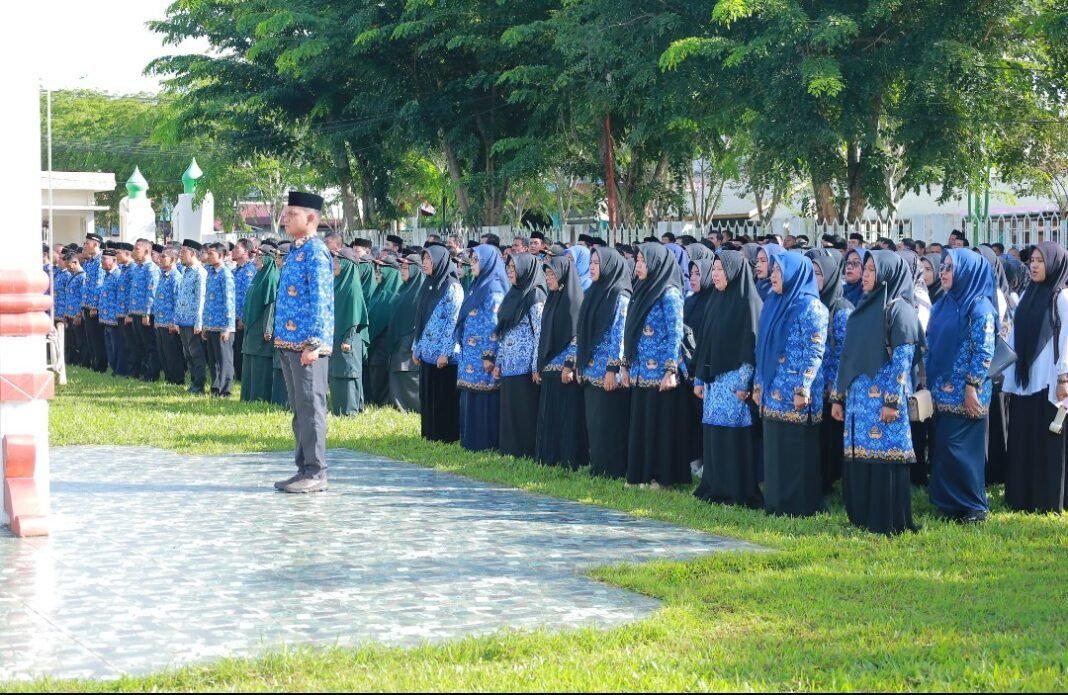 Ratusan ASN Ikuti Apel Kebangsaan Yang Di Gelar Di Kantor Bupati Aceh Barat Ratusan ASN Ikuti Apel Kebangsaan Yang Di Gelar Di Kantor Bupati Aceh Barat