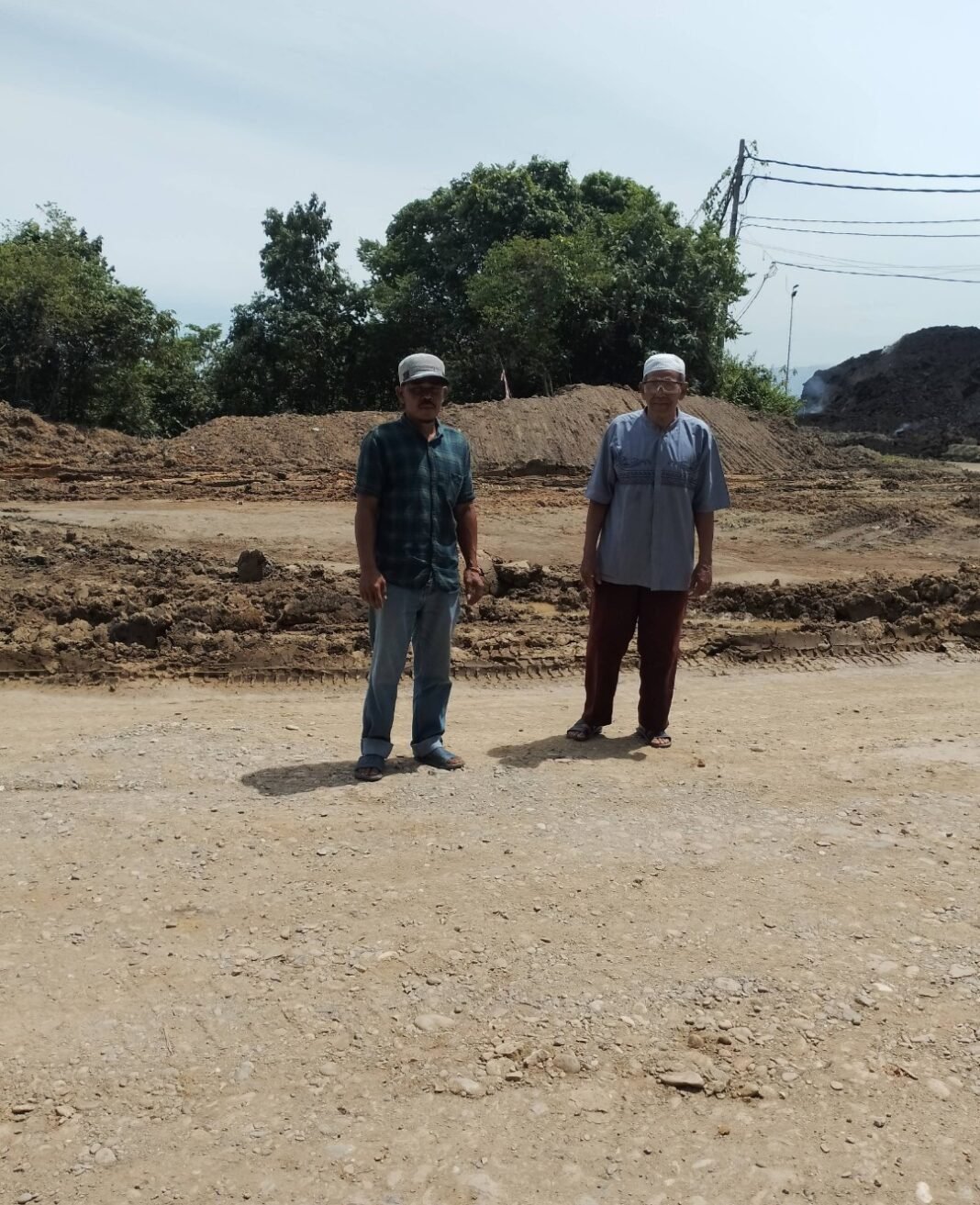 Tokoh Masyarakat Gampong Sumber Batu Dan Buloh Kecamatan Meureubo Minta Pemda Tinjau Akses Jalan Tokoh Masyarakat Gampong Sumber Batu Dan Buloh Kecamatan Meureubo Minta Pemda Tinjau Akses Jalan