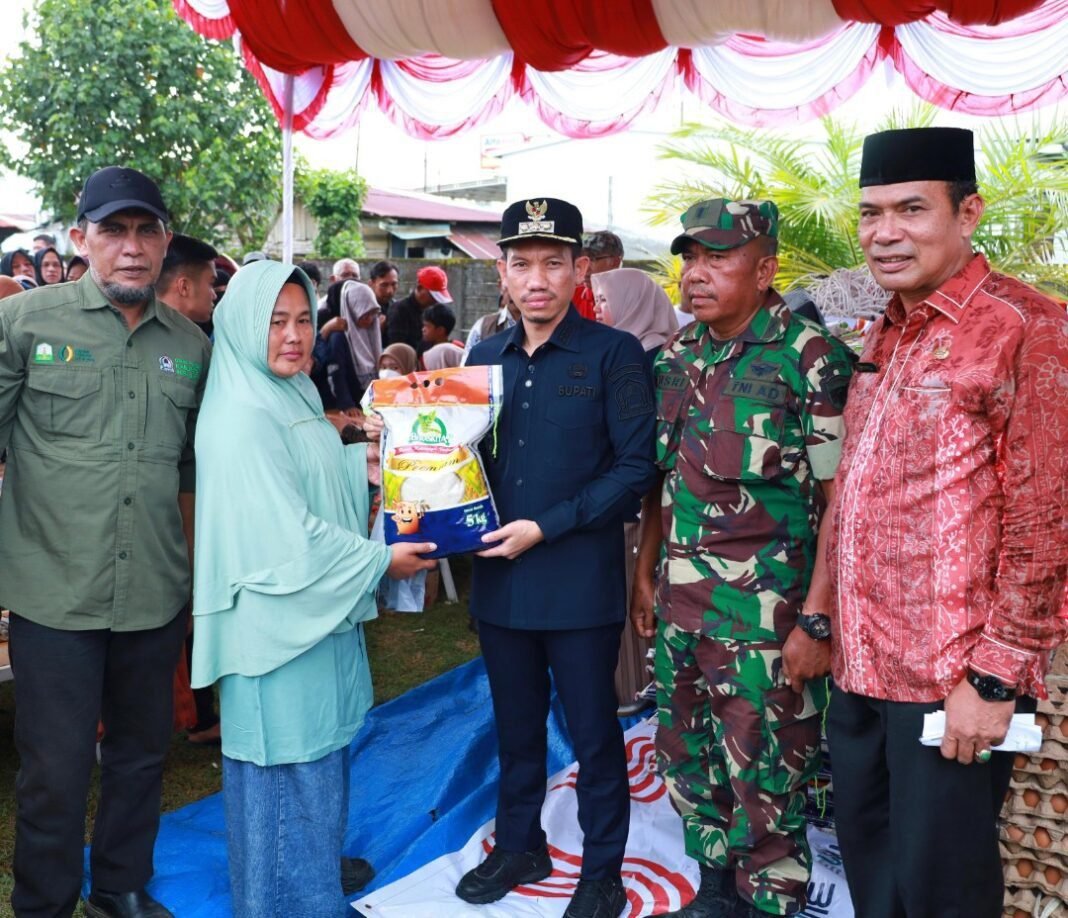 Bupati Tarmizi Resmi Buka Pasar Tani Yang Digelar Tim Pengendali Inflasi Daerah (TPID) Bupati Tarmizi Resmi Buka Pasar Tani Yang Digelar Tim Pengendali Inflasi Daerah (TPID)