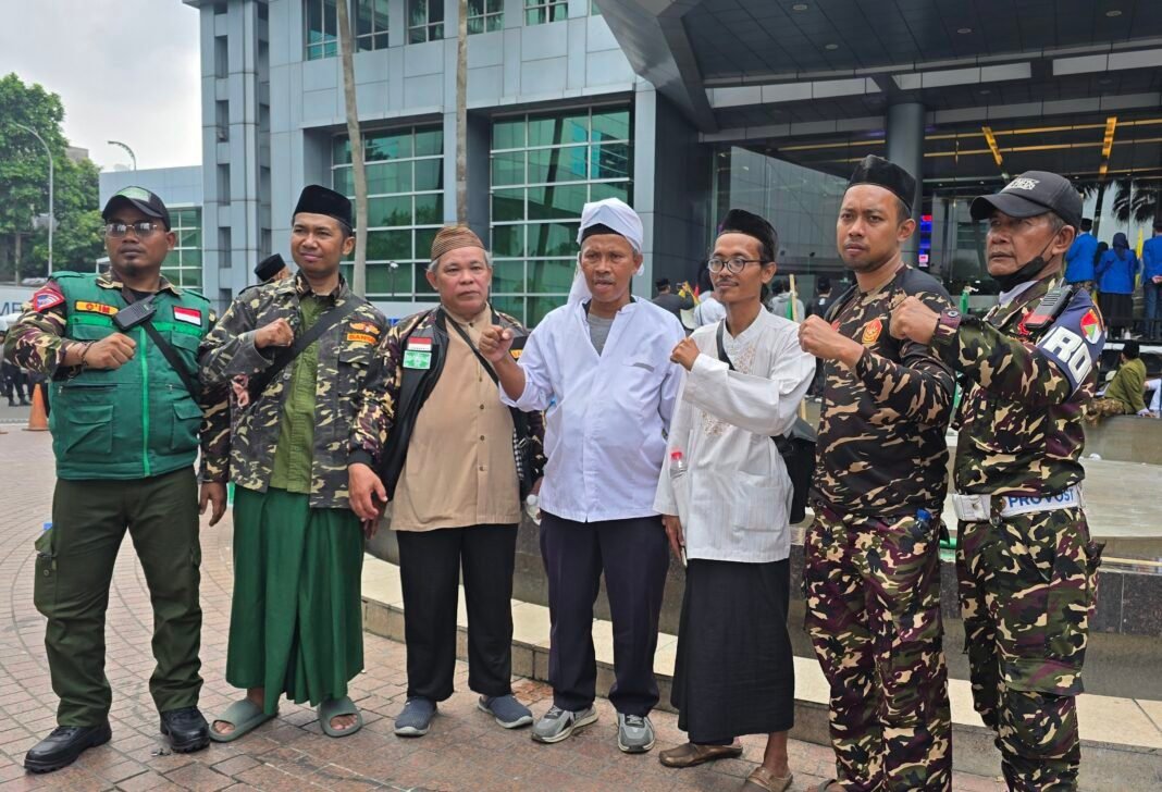 Kiai dan Santri Geruduk Trans7: Desak Permintaan Maaf Langsung atas Tayangan Xpose Uncensored Kiai dan Santri Geruduk Trans7: Desak Permintaan Maaf Langsung atas Tayangan Xpose Uncensored