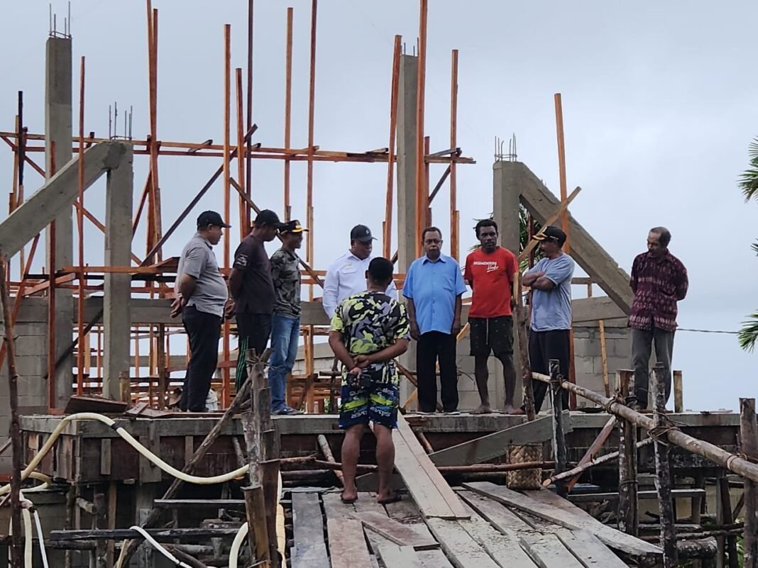 Sekda Papua Barat Kunjungi Gereja Betel Kampung Waserat, Dorong Pembangunan Terus Berjalan Sekda Papua Barat Kunjungi Gereja Betel Kampung Waserat, Dorong Pembangunan Terus Berjalan