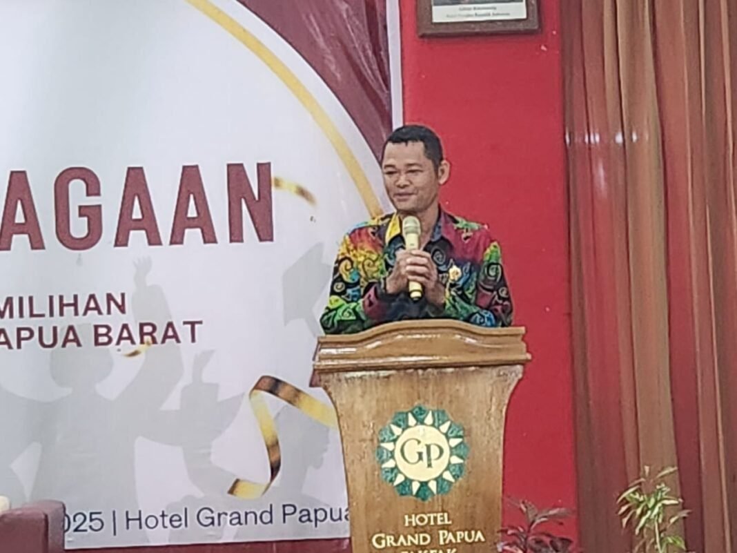 Bawaslu Fakfak Gelar Penguatan Kelembagaan, Tegaskan Komitmen Perbaiki Demokrasi Pemilu 2024. Bawaslu Fakfak Gelar Penguatan Kelembagaan, Tegaskan Komitmen Perbaiki Demokrasi Pemilu 2024.