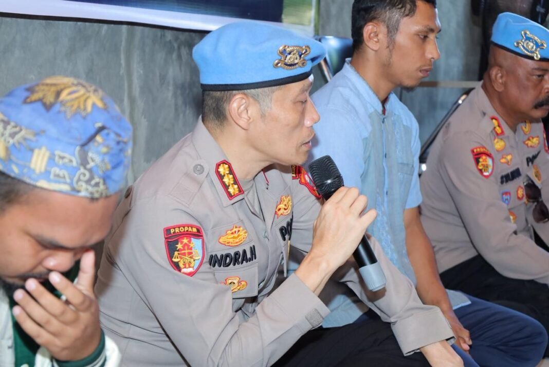 *Peringati HUT ke-23, Propam Polda Malut Gelar Syukuran dan Berbagi Kasih di Pesantren* *Peringati HUT ke-23, Propam Polda Malut Gelar Syukuran dan Berbagi Kasih di Pesantren*