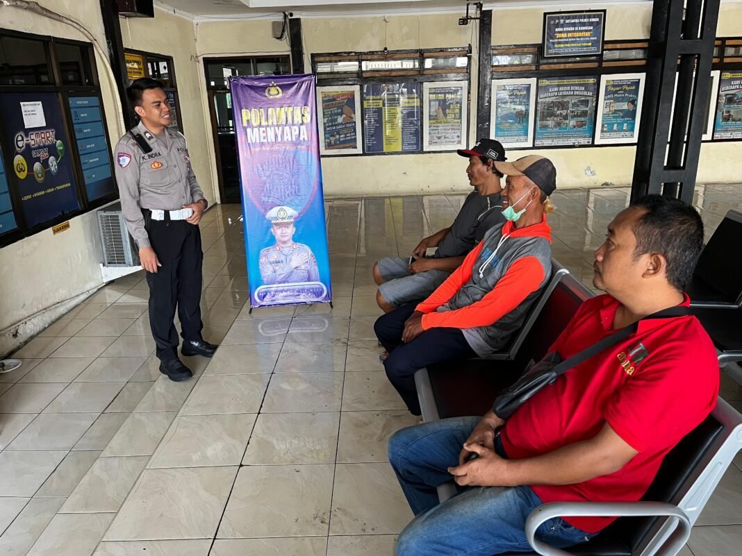 Polantas Menyapa, Wujud Nyata Pelayanan Humanis Satlantas Polres Jember Polantas Menyapa, Wujud Nyata Pelayanan Humanis Satlantas Polres Jember