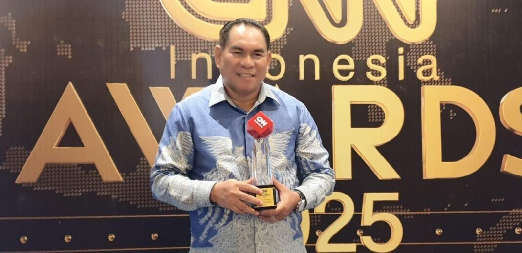 Kepedulian untuk Rakyat Antarkan Bupati Fakfak Raih CNN Indonesia Awards 2025 Kepedulian untuk Rakyat Antarkan Bupati Fakfak Raih CNN Indonesia Awards 2025