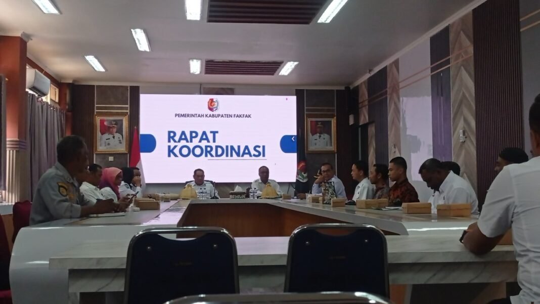 Absen di Rapat Kordinasi Pemda, Plt Kadis Lingkungan Hidup dan Pertanahan Fakfak Disorot Bupati. Absen di Rapat Kordinasi Pemda, Plt Kadis Lingkungan Hidup dan Pertanahan Fakfak Disorot Bupati.