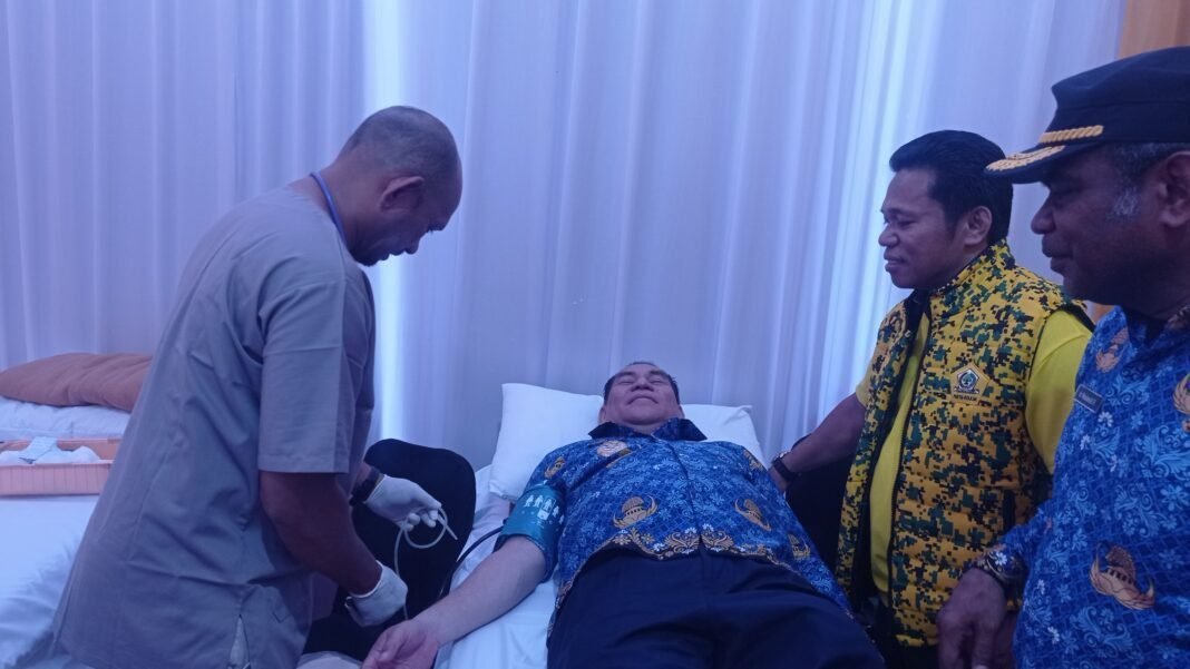 Setetes Darah untuk Sesama, Bupati Samaun Dahlan Turut Donor di Aksi Sosial Golkar Fakfak. Setetes Darah untuk Sesama, Bupati Samaun Dahlan Turut Donor di Aksi Sosial Golkar Fakfak.
