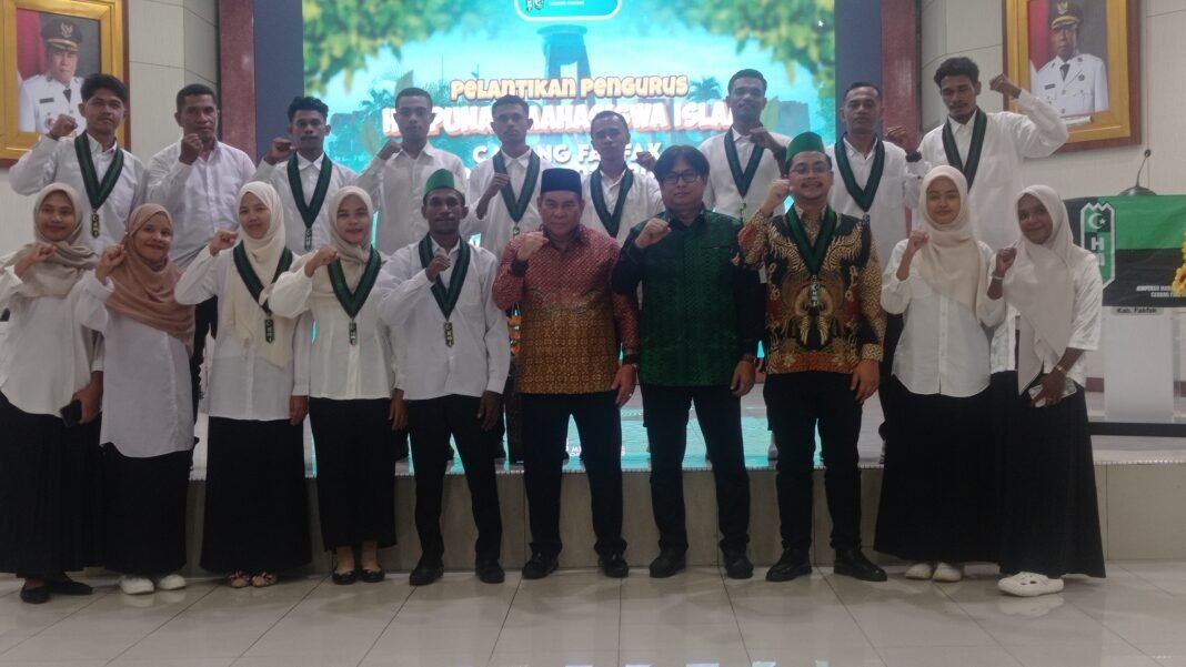 Bupati Fakfak Hadiri Pelantikan HMI, Tekankan Peran Mahasiswa dalam Pembangunan Daerah Bupati Fakfak Hadiri Pelantikan HMI, Tekankan Peran Mahasiswa dalam Pembangunan Daerah