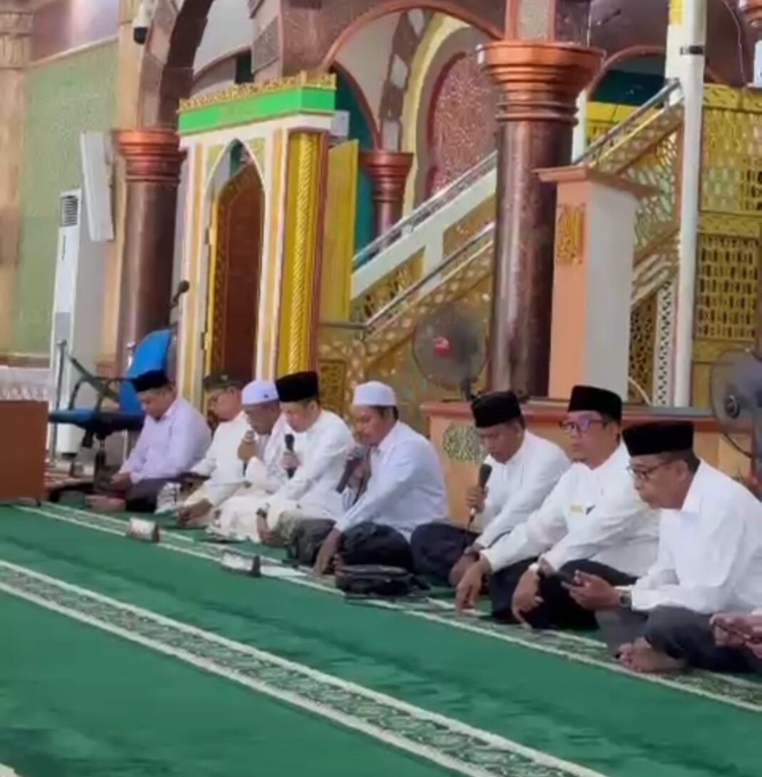 Pemkab Aceh Barat Gelar Zikir Dan Tausiyah Di Mesjid Agung Baitul Makmur Pemkab Aceh Barat Gelar Zikir Dan Tausiyah Di Mesjid Agung Baitul Makmur