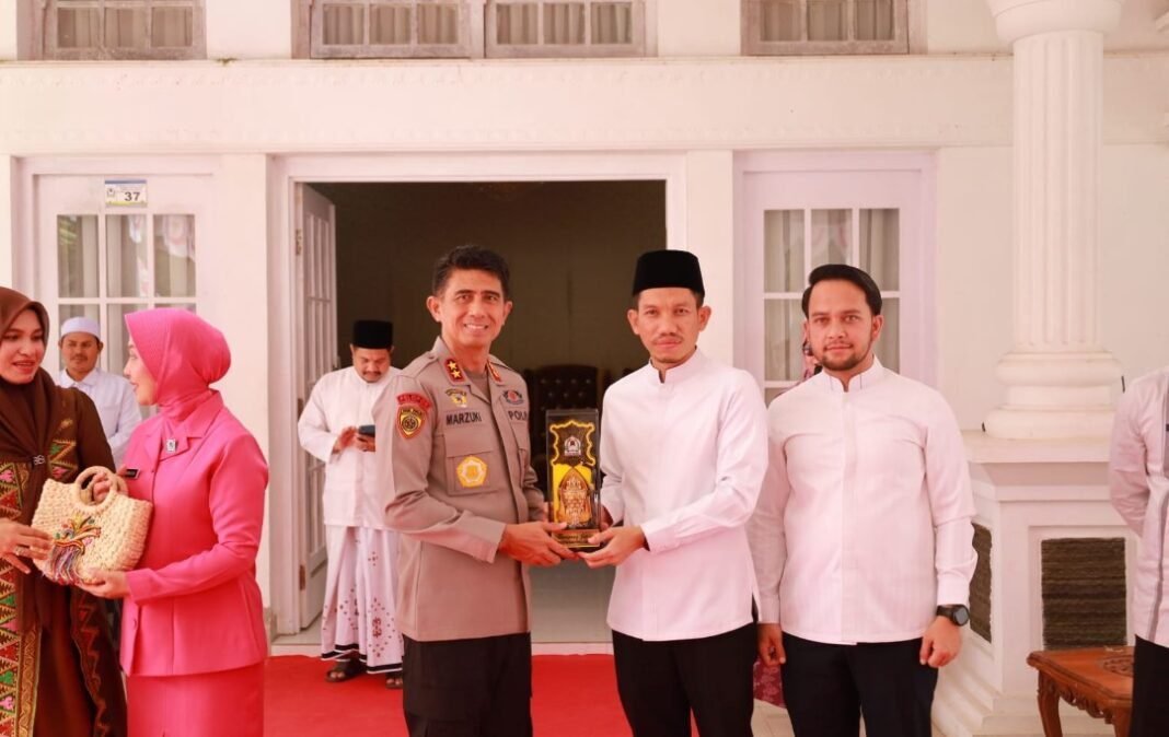 Bupati dan Wakil Bupati Aceh Barat Terima Kunjungan Perdana Kapolda Aceh Di Pendopo Bupati Bupati dan Wakil Bupati Aceh Barat Terima Kunjungan Perdana Kapolda Aceh Di Pendopo Bupati