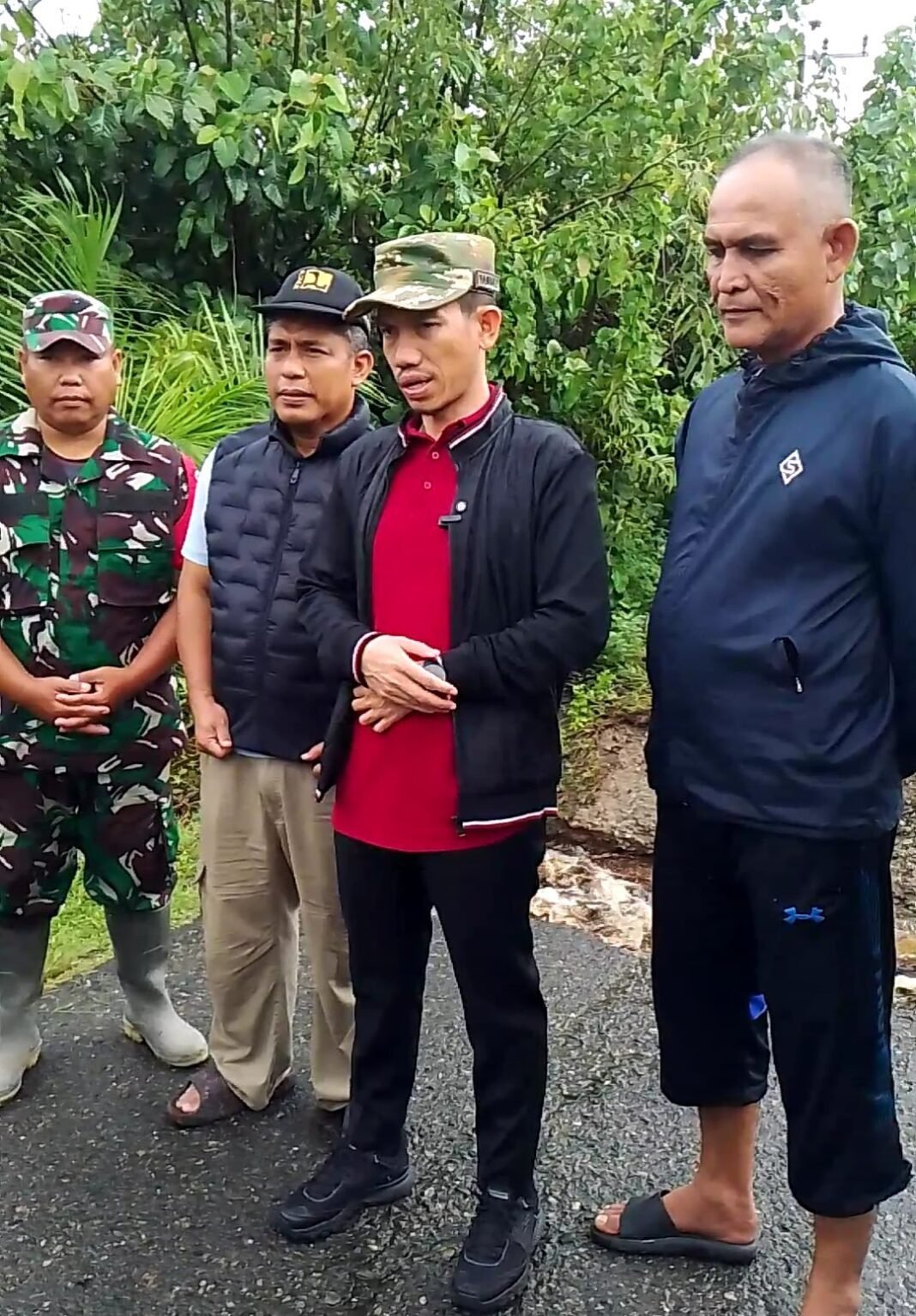Bupati Aceh Barat Tarmizi Dan Kadis PUPR PUPR Tinjau Akses Jalan Putus Di Ranto Panyang Timur Bupati Aceh Barat Tarmizi Dan Kadis PUPR PUPR Tinjau Akses Jalan Putus Di Ranto Panyang Timur
