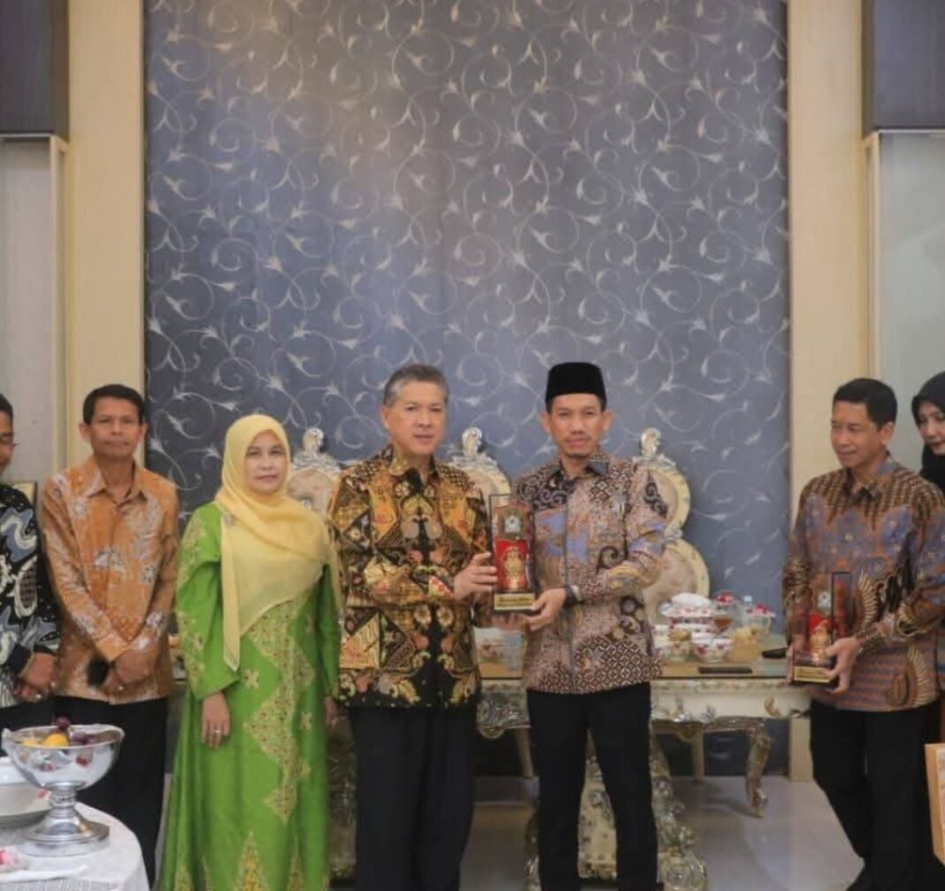Pemkab Aceh Barat Tanda Tangani MOU dengan ITS Dan USK, Perkuat Kerja Sama Kemajuan Daerah Pemkab Aceh Barat Tanda Tangani MOU dengan ITS Dan USK, Perkuat Kerja Sama Kemajuan Daerah