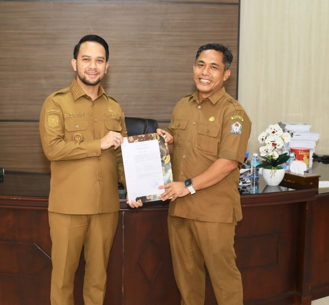 Bupati Tarmizi Tunjuk Dr.Kurdi Sebagai Plt Sekda Aceh Barat Bupati Tarmizi Tunjuk Dr.Kurdi Sebagai Plt Sekda Aceh Barat