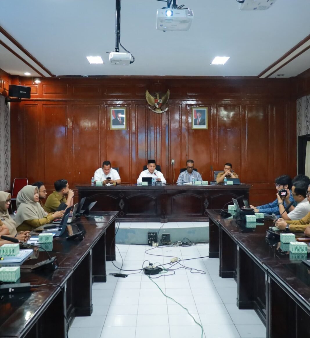 Plt Sekda Aceh Barat- PPN/Bappenas Rapat Koordinasi Bahas Pembangunan Plt Sekda Aceh Barat- PPN/Bappenas Rapat Koordinasi Bahas Pembangunan