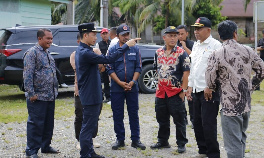 Bupati Aceh Barat Tarmizi Tinjau Warga Terdampak Banjir Di Arongan Lambalek Dan Woyla Bupati Aceh Barat Tarmizi Tinjau Warga Terdampak Banjir Di Arongan Lambalek Dan Woyla