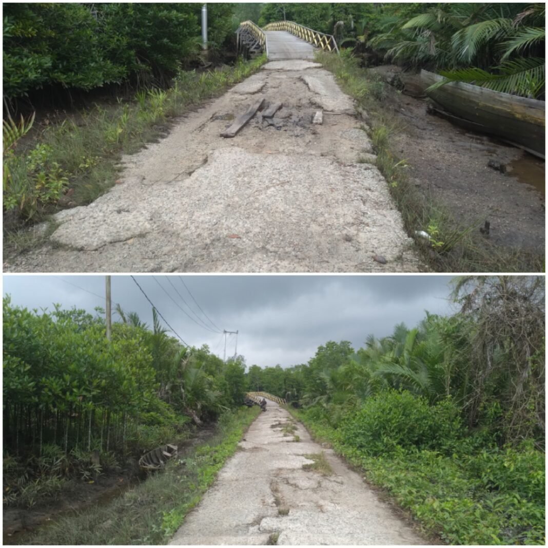 Jalan poros di Desa Dedap tenggelam air setinggi 70 cm Pada bulan Nopember. Jalan poros di Desa Dedap tenggelam air setinggi 70 cm Pada bulan Nopember.