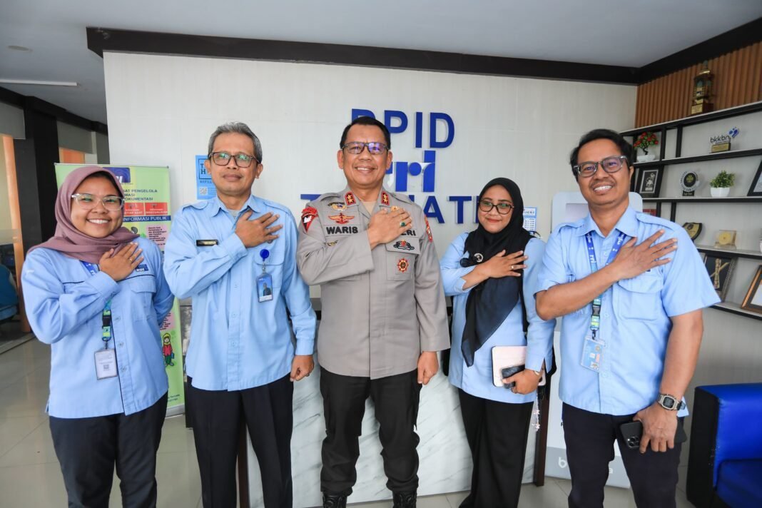 Dialog di RRI Ternate, Kapolda Malut Tegaskan Komitmen Berantas Judol, Narkoba dan Miras Ilegal* Dialog di RRI Ternate, Kapolda Malut Tegaskan Komitmen Berantas Judol, Narkoba dan Miras Ilegal*