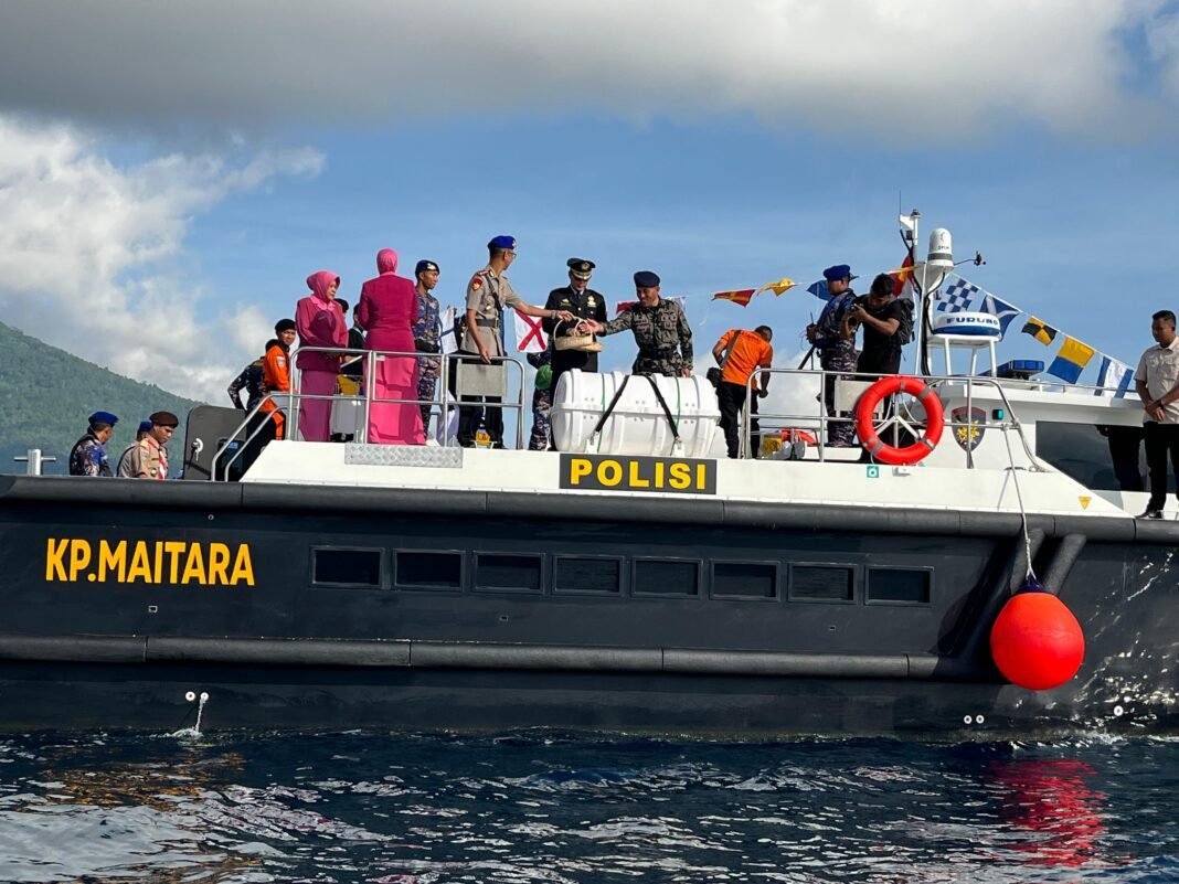 *Sambut HUT ke-75, Direktorat Polairud Polda Malut Gelar Tabur Bunga di Laut* *Sambut HUT ke-75, Direktorat Polairud Polda Malut Gelar Tabur Bunga di Laut*