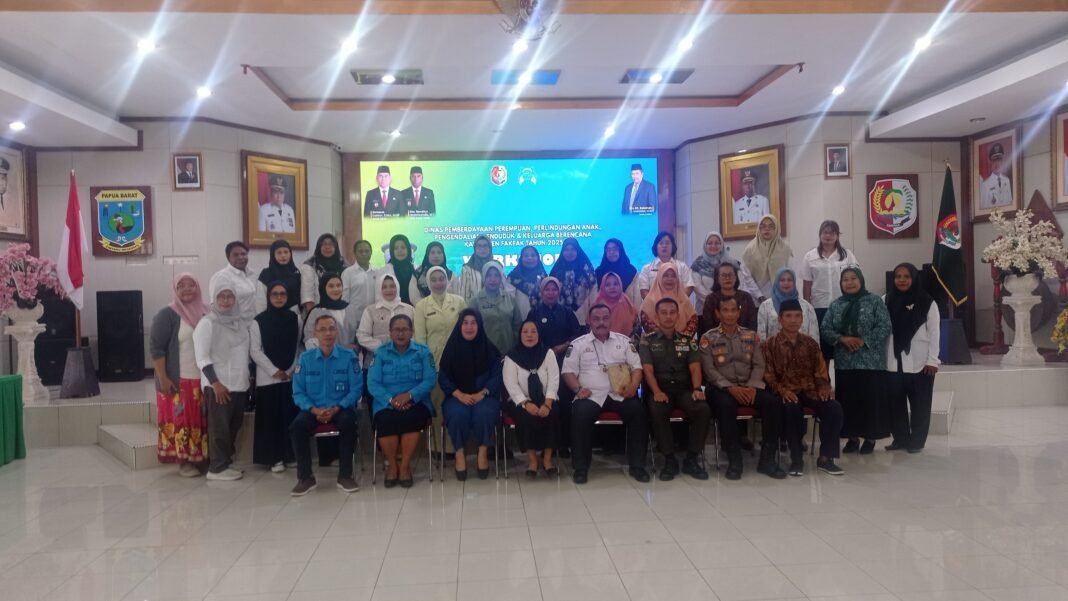 Mewujudkan Kesetaraan, DP3AP2KB gelar workshop Pengarusutamaan Gender (PUG) di Fakfak. Mewujudkan Kesetaraan, DP3AP2KB gelar workshop Pengarusutamaan Gender (PUG) di Fakfak.