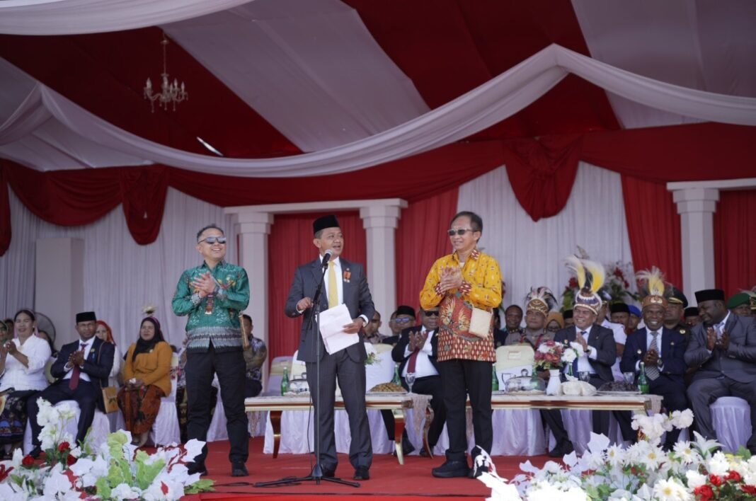 Penyalaan BPBL untuk Warga, Bahlil Lahadalia: Ini Jawaban Moral Saya Sebagai Menteri Asal Fakfak Penyalaan BPBL untuk Warga, Bahlil Lahadalia: Ini Jawaban Moral Saya Sebagai Menteri Asal Fakfak