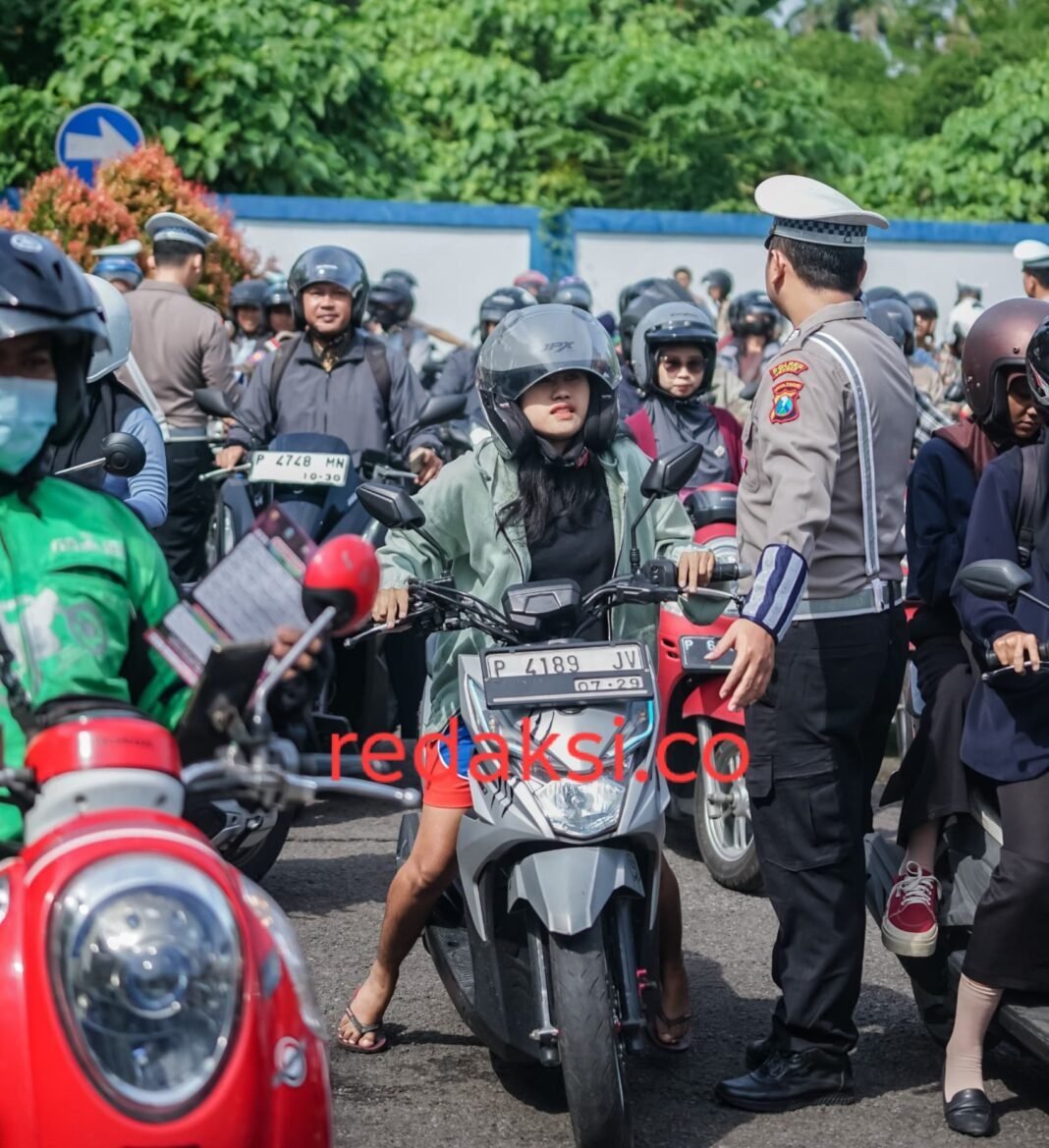 Operasi Zebra Semeru 2025, Polres Jember Tegaskan Disiplin Berlalu Lintas dengan Pendekatan Humanis Operasi Zebra Semeru 2025, Polres Jember Tegaskan Disiplin Berlalu Lintas dengan Pendekatan Humanis