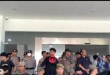 Salah satu Mahasiswa berikan warni kepada dinas perkim terkait pembebasan lahan yg belum selesai