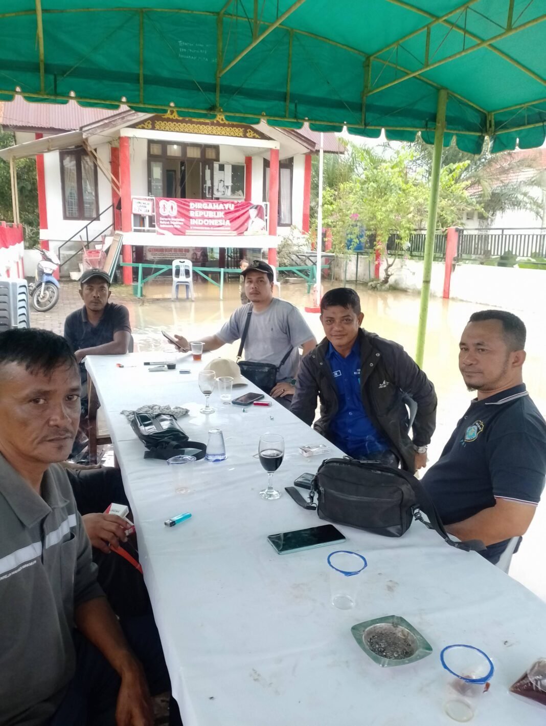 Sebagian Besar Wilayah Kecamatan Meureubo Terimbas Banjir, Camat Turun Langsung Tinjau Warga Sebagian Besar Wilayah Kecamatan Meureubo Terimbas Banjir, Camat Turun Langsung Tinjau Warga