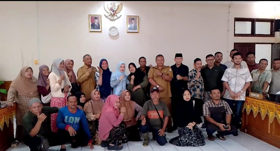 Keberatan Pabrik Pengolah Sampah Dibangun Di Area Pasar, Pedagang Datangi Kantor DPRK Aceh Barat Keberatan Pabrik Pengolah Sampah Dibangun Di Area Pasar, Pedagang Datangi Kantor DPRK Aceh Barat