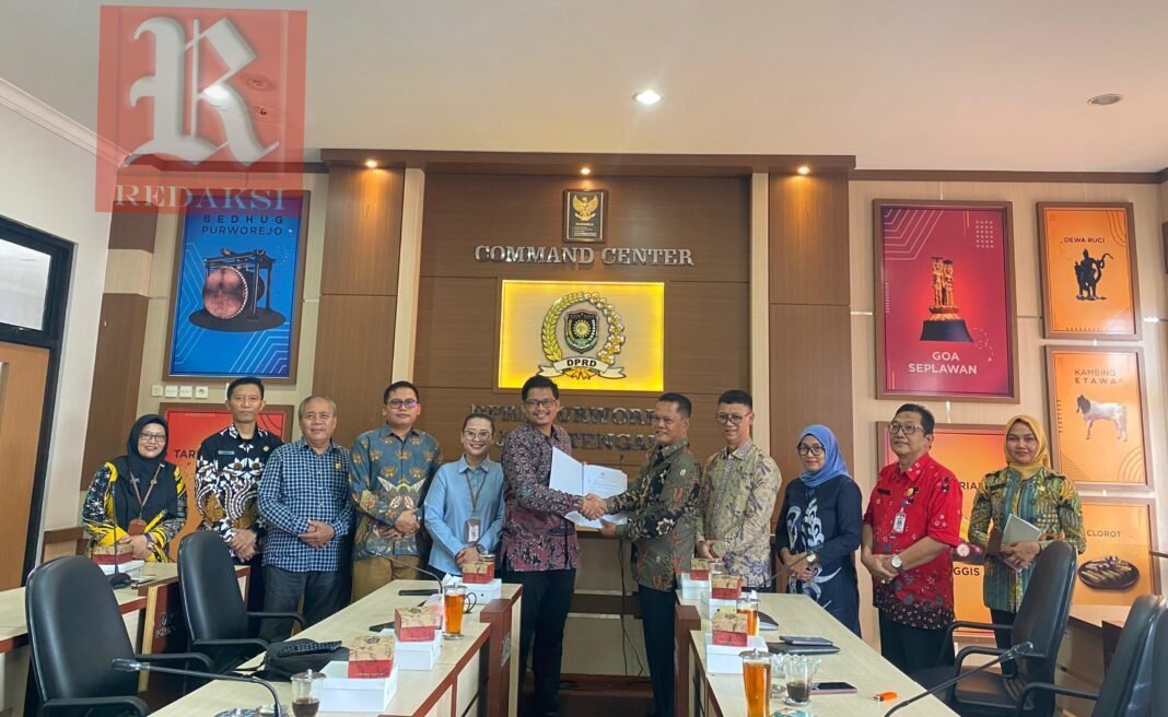 Penyerahan Dokumen Proses PAW Anggota DPRD Kabupaten Purworejo Penyerahan Dokumen Proses PAW Anggota DPRD Kabupaten Purworejo