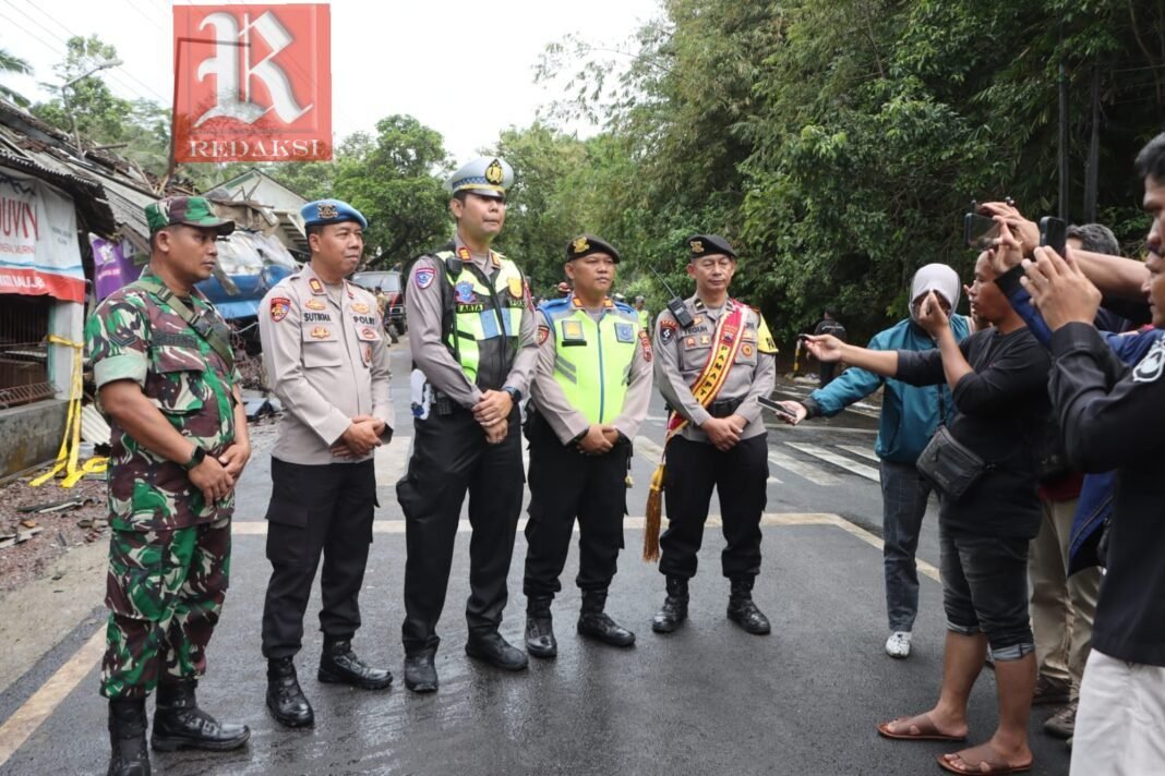 Tragedi di Jalan Purworejo-Magelang: Tewaskan 1 Orang Tragedi di Jalan Purworejo-Magelang: Tewaskan 1 Orang