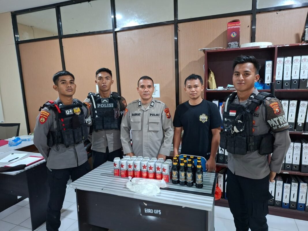 *Puluhan Miras Diamankan Polisi Saat Operasi Pekat* *Puluhan Miras Diamankan Polisi Saat Operasi Pekat*