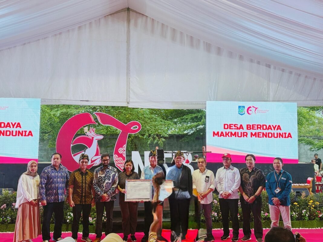Gubernur NTB Lalu Iqbal Luncurkan Desa Berdaya, Ketua Baznas NTB Teken MoU Gubernur NTB Lalu Iqbal Luncurkan Desa Berdaya, Ketua Baznas NTB Teken MoU